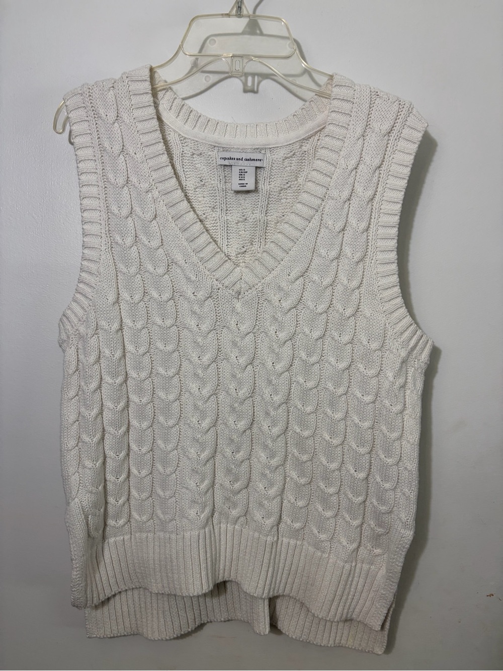 Cupcakes and cashmere women’s sweater vest small